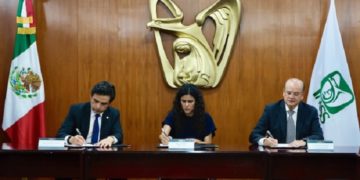 Anuncian distribución de 20 toneladas de insumos médicos