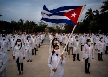 200 médicos de Cuba ayudarán a Sudáfrica con coronavirus