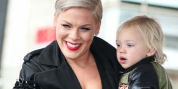 Pink supera el Covid-19 y dona medio millón de dólares