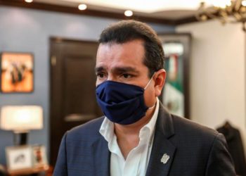 Llama Rivas a denunciar abusos por el ‘no circula’