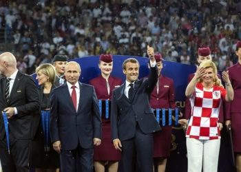 Francia y Croacia en la premiación final.