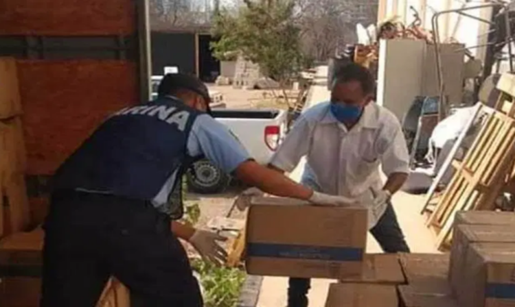 La Secretaría de Marina-Armada de México apoya con el traslado de insumos médicos.