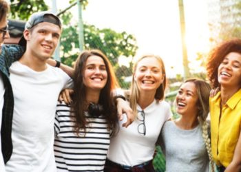 Consejo de Salubridad General da prioridad a jóvenes sobre adultos mayores ante Covid-19