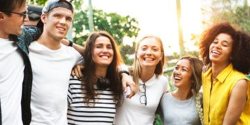 Consejo de Salubridad General da prioridad a jóvenes sobre adultos mayores ante Covid-19