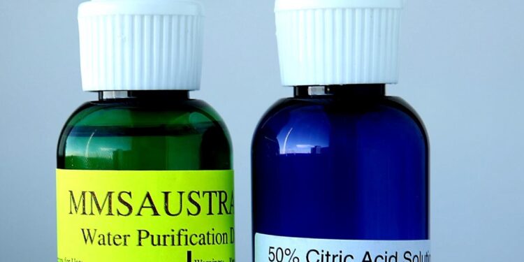 Multa a iglesia por “tratamiento milagro” a base de cloro