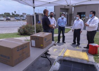Dona Maquiladora MAG Specialties 4 mil cubrebocas al Ayuntamiento 