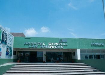 Captan a abuelito con Covid-19 en azotea de hospital; quería escapar