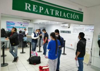 Acuerdan aislar a repatriados con fiebre en N. Laredo