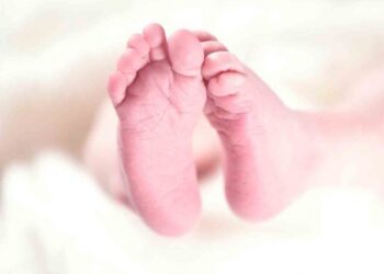 Mujer muere de Covid-19 tras dar a luz; recién nacido da positivo