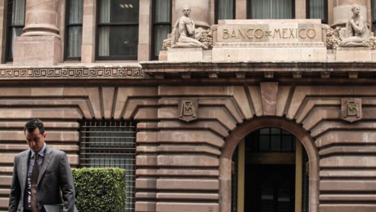 Banxico baja tasa de interés a 5.5%, por impacto de Covid-19