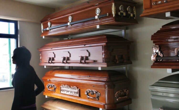 Alerta Profeco que ‘coyotes’ encarecen servicios funerarios