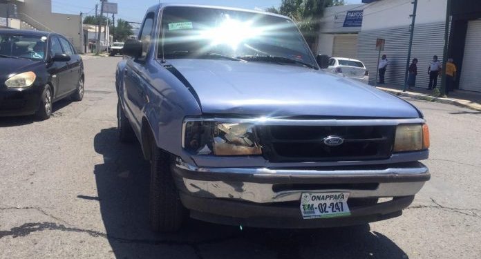 Choque deja cuantiosos daños y una persona lesionada