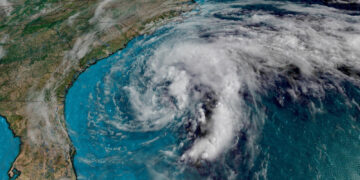 La tormenta tropical Arthur avanza hacia Carolina del Norte