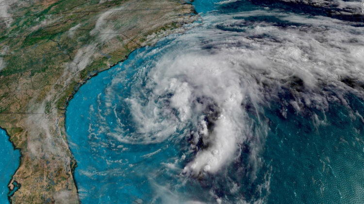 La tormenta tropical Arthur avanza hacia Carolina del Norte