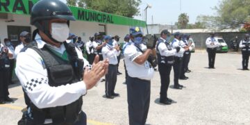 Donan cubrebocas a elementos de Tránsito en Cd.  Victoria.