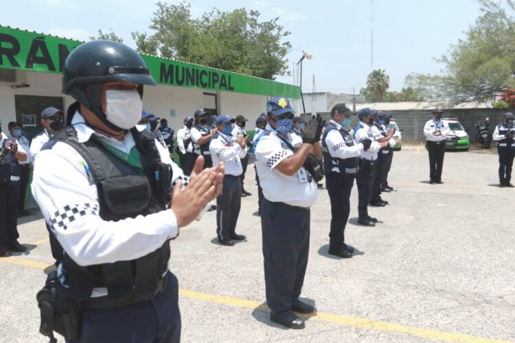 Donan cubrebocas a elementos de Tránsito en Cd.  Victoria.