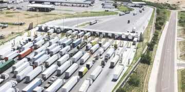 Covid-19 desploma 25 % intercambio comercial México-EU, por N. Laredo