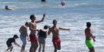 Francia vuelve a cerrar algunas playas por sana distancia