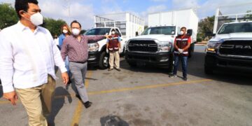 Entrega Alcalde de Matamoros 4 camiones para basura y 3 patrullas