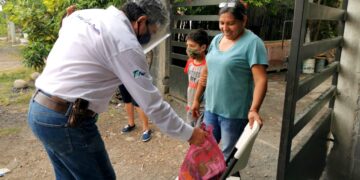 Continúa entrega de apoyo alimentario en colonias de Victoria