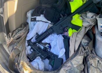 Mexicano y estadounidense caen con armas robadas