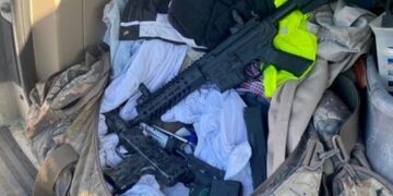 Mexicano y estadounidense caen con armas robadas