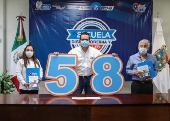 Entrega Rivas apoyos  a 4 espacios educativos