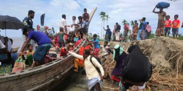 Evacuán a más de 2 millones de personas en Bangladesh e India ante llegada de ciclón 