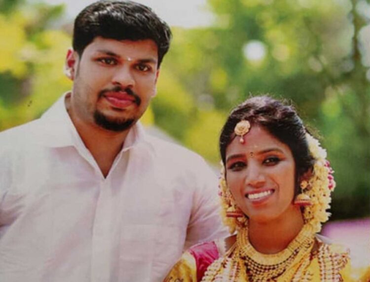 Mata a su esposa con una cobra para quedarse con la herencia