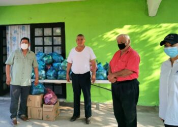 Llega apoyo alimentario y kit de limpieza a boleros de Victoria