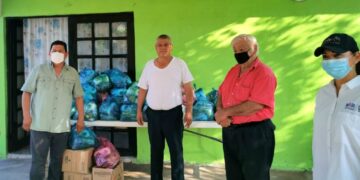 Llega apoyo alimentario y kit de limpieza a boleros de Victoria