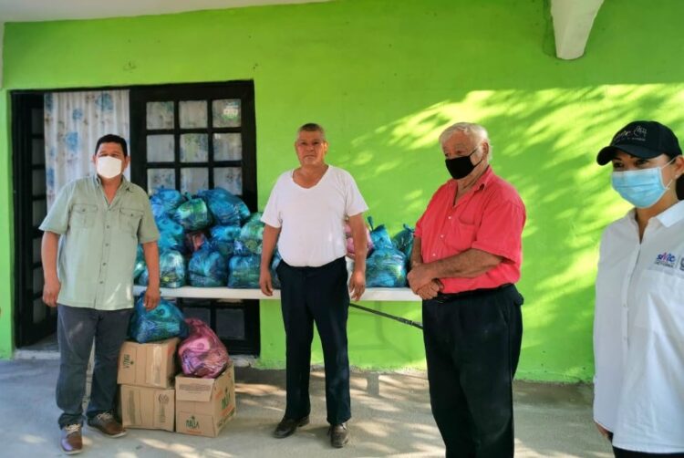 Llega apoyo alimentario y kit de limpieza a boleros de Victoria