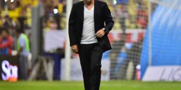 Pablo Guede queda fuera de Monarcas Morelia