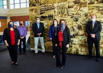 Rinden homenaje a hombres y mujeres de la Segunda Guerra