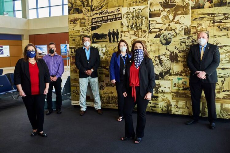 Rinden homenaje a hombres y mujeres de la Segunda Guerra