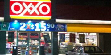 Ladrón se lleva dinero de oxxo