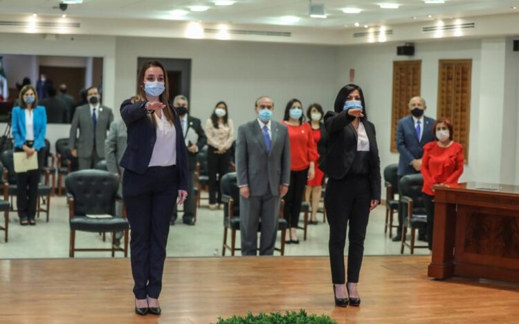 Rinden protesta dos regidoras en Nuevo Laredo