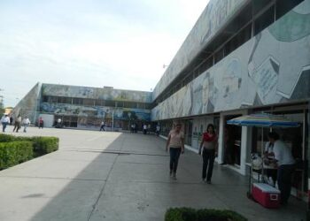 Protestan maestros ante SET por “jineteo” de salarios de “tiempo completo”