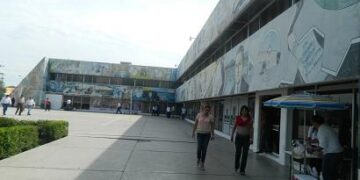 Protestan maestros ante SET por “jineteo” de salarios de “tiempo completo”