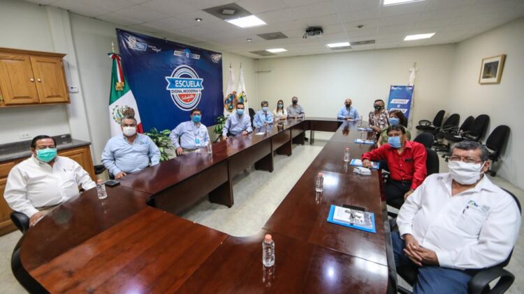 Entrega alcalde de Nuevo Laredo apoyos a  primaria y 3 Supervisiones