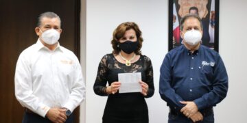 Entregan SET-SNTE estímulos a maestros por 30 años de servicio