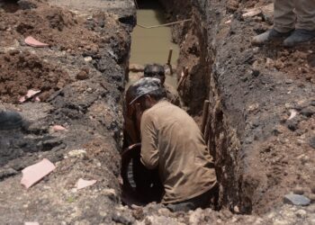 Rehabilita COMAPA Victoria drenaje en Col. San Francisco