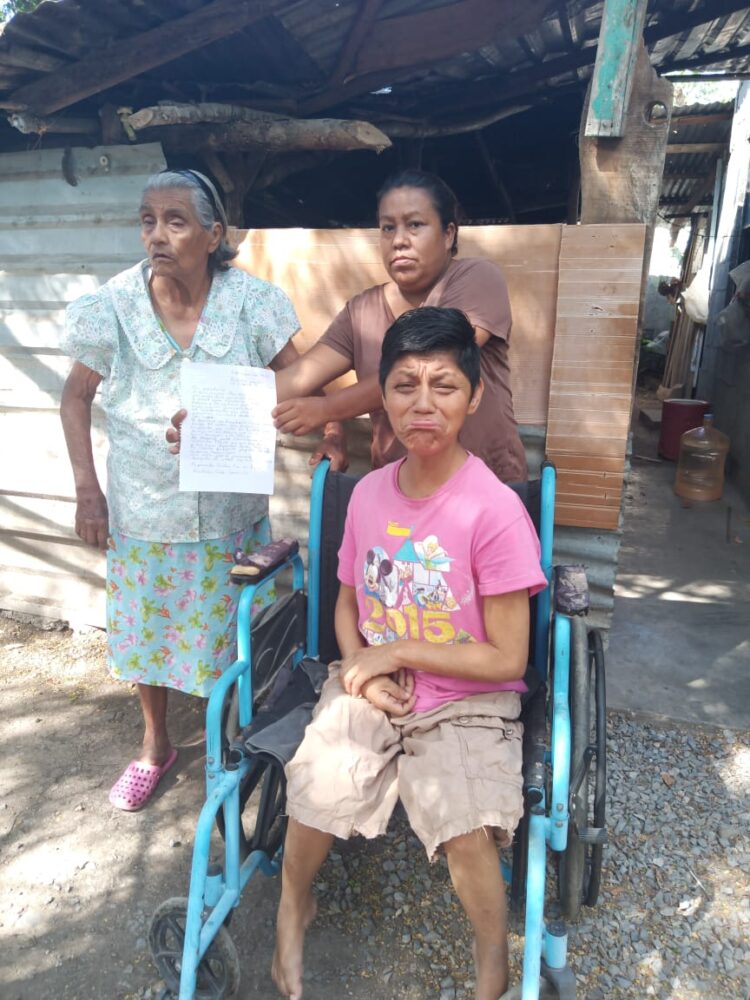 Anastasia Cruz  de 82 años pide apoyo urgente de AMLO