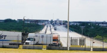 Se pierden en los Laredos 90 mil cruces de tráilers a EU y empleos