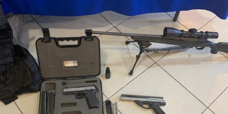 Asegura Policía Estatal casi 80 armas, parque, droga y vehículos 