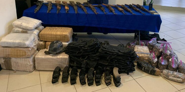 Asegura Policía Estatal casi 80 armas, parque, droga y vehículos 