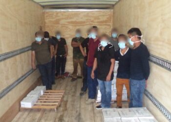 Viajaban en cajas de camiones 23 indocumentados mexicanos