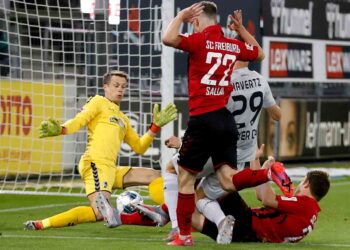 Leverkusen se mete a zona de Champions con gol histórico