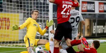 Leverkusen se mete a zona de Champions con gol histórico