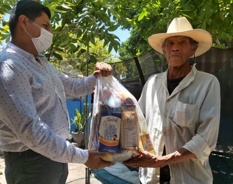 Antorchistas de Jaumave reciben despensas a domicilio